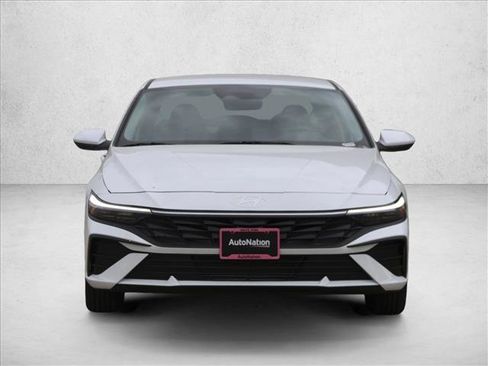 New 2026 Hyundai Elantra SE FWD image 2