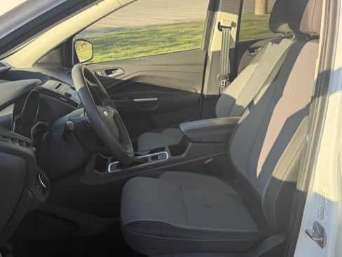 Used 2017 Ford Escape SE FWD image 8