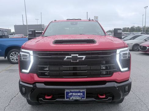 Used 2025 Chevrolet Silverado 2500 LT w/ Trail Boss Package AWD/4WD image 2