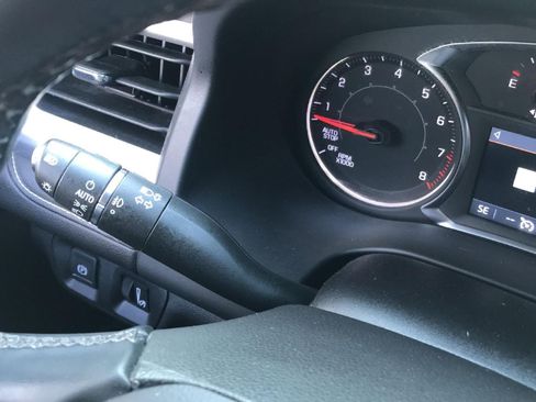 Used 2023 GMC Acadia SLT AWD/4WD image 19