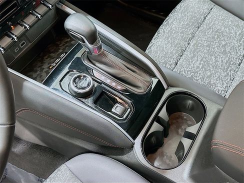 Used 2024 Chevrolet Colorado Z71 w/ Z71 Convenience Package 2 image 17