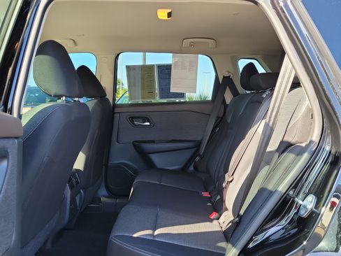 Certified 2023 Nissan Rogue SV FWD image 11
