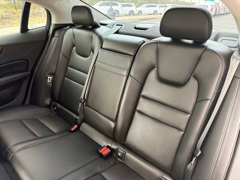 Used 2022 Volvo S60 B5 Momentum w/ Premium Package AWD/4WD image 22
