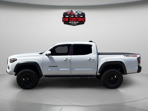 Used 2021 Toyota Tacoma TRD Off-Road w/ Technology Package AWD/4WD image 4