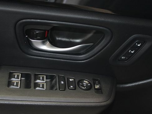 Used 2025 Honda Pilot Touring image 6
