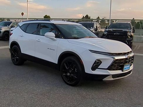 Used 2024 Chevrolet Blazer LT w/ Convenience Package FWD image 2