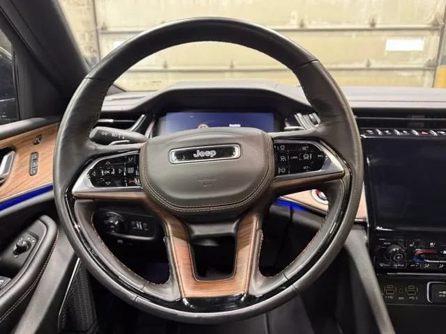 Used 2025 Jeep Grand Cherokee Summit w/ Obsidian Package AWD/4WD image 14