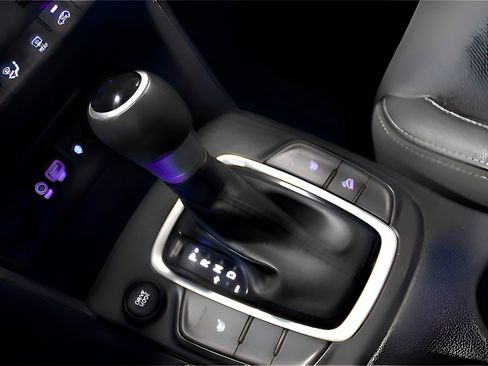 Used 2021 Hyundai Kona Limited w/ Cargo Package image 11