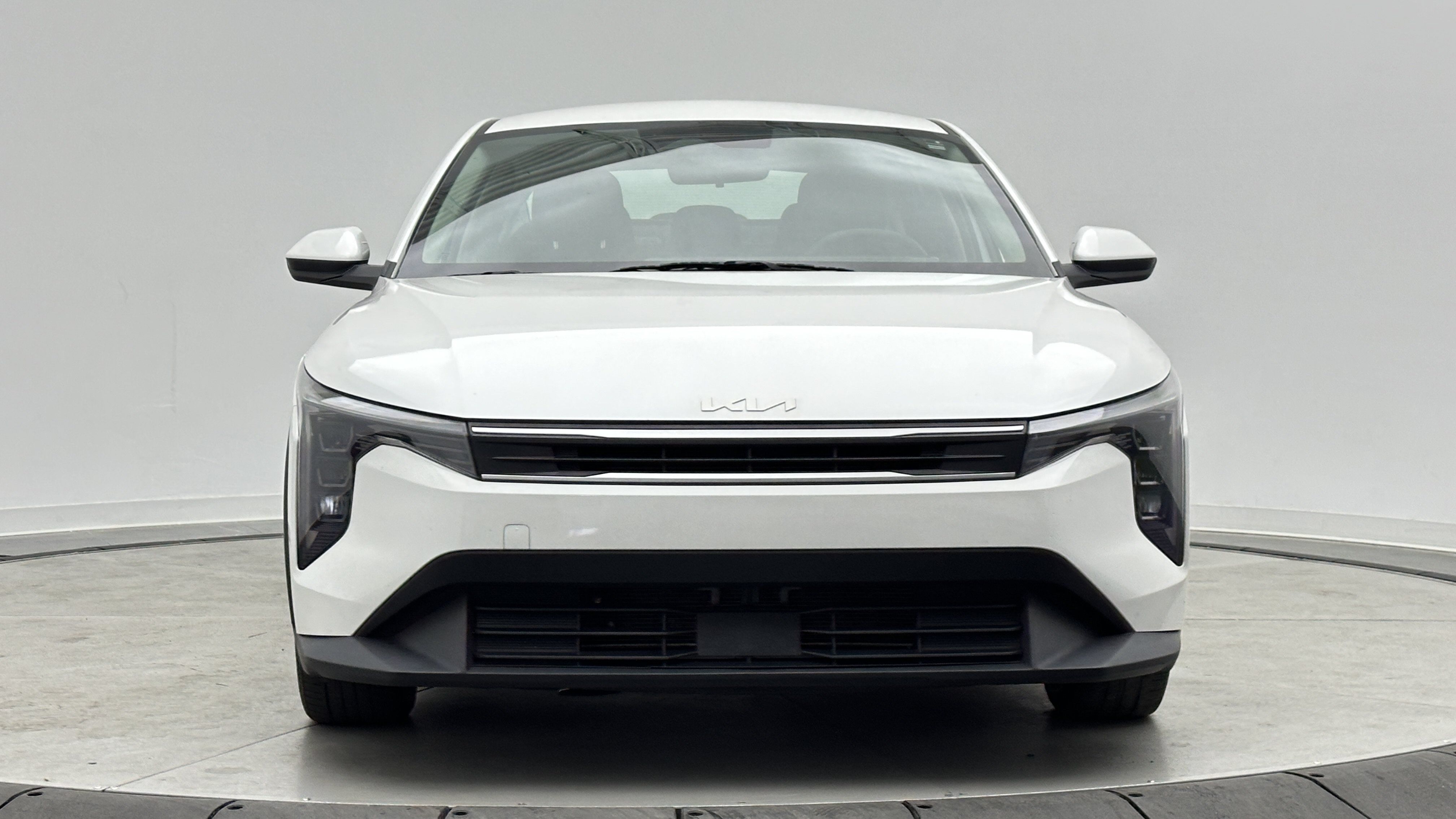 Used 2025 Kia K4 FWD image 2
