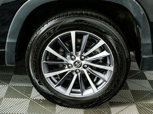 Used 2018 Toyota Highlander XLE FWD image 39