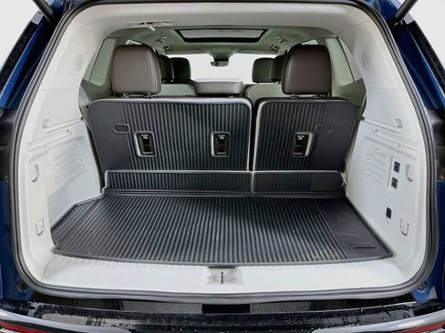 Used 2025 GMC Acadia Denali w/ Super Cruise Package FWD image 8