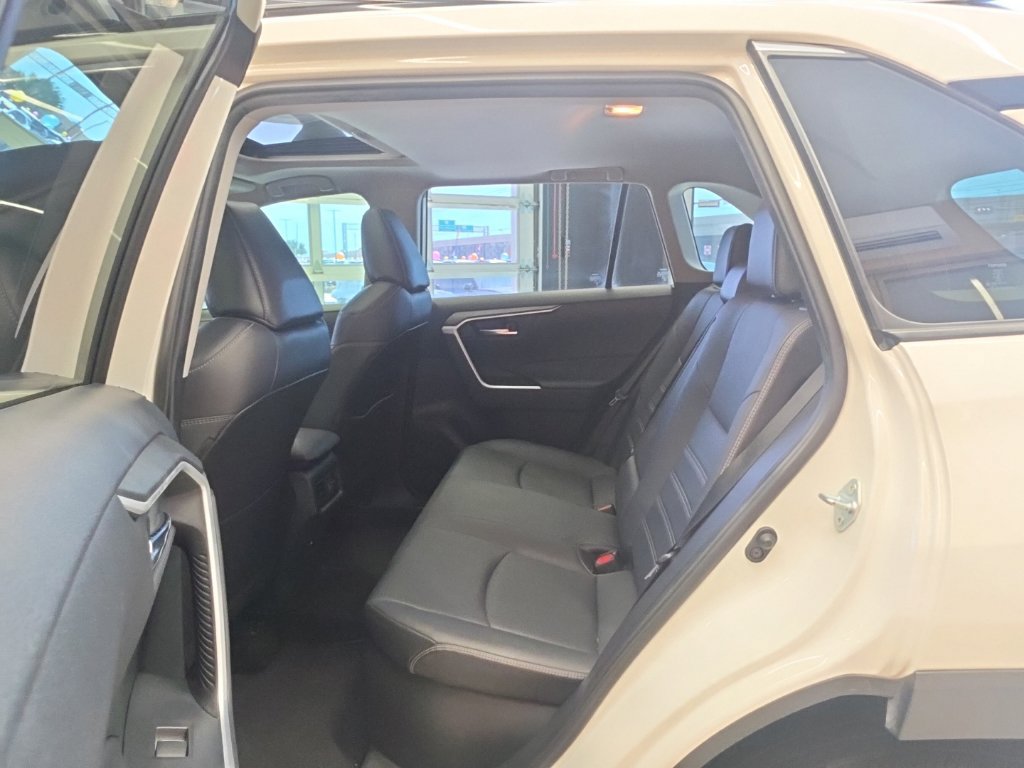 Used 2021 Toyota RAV4 XLE Premium AWD/4WD image 37