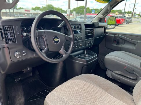 Used 2016 Chevrolet Express 2500 LT w/ LT Preferred Equipment Group RWD image 19