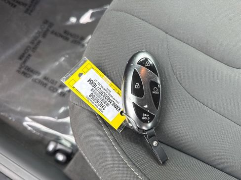 Used 2024 Hyundai Elantra SEL FWD image 20