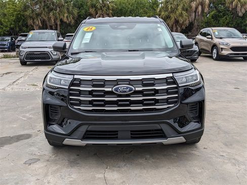 Used 2025 Ford Explorer Active image 3