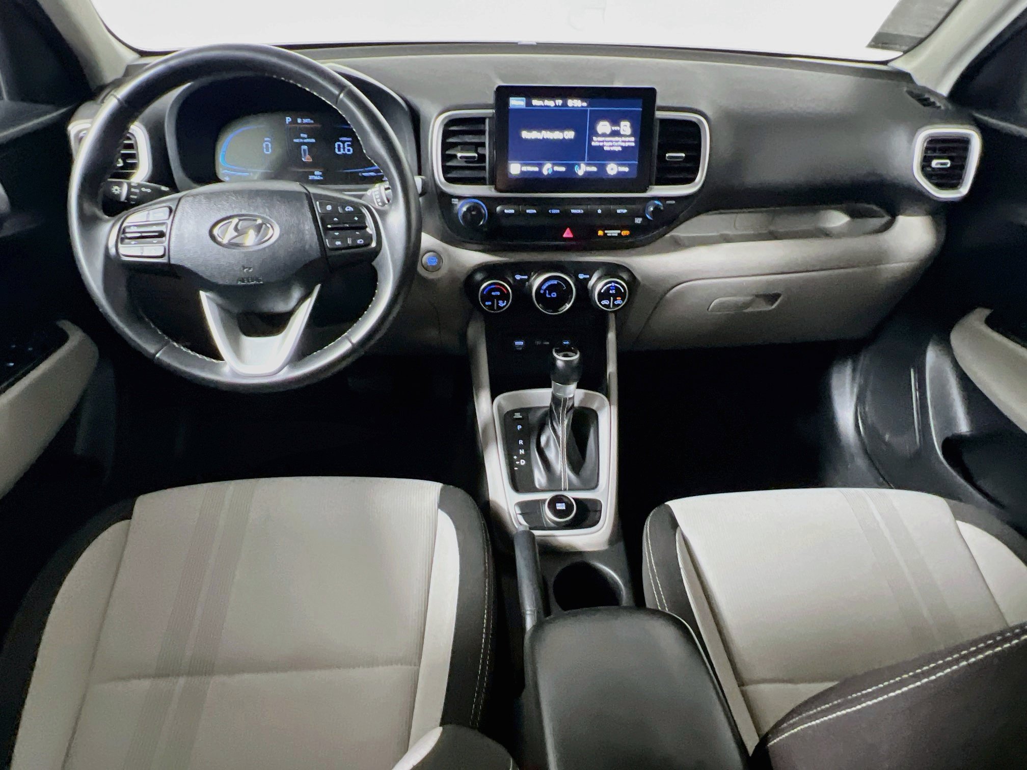 Used 2025 Hyundai Venue SEL FWD image 29