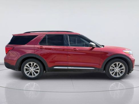 Used 2023 Ford Explorer XLT w/ Equipment Group 202A RWD image 2