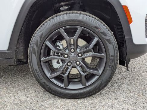 New 2025 Jeep Grand Cherokee Limited image 11