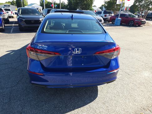 Used 2024 Honda Civic EX image 5