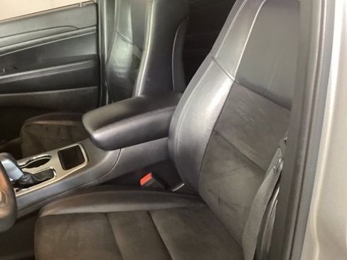 Used 2019 Jeep Grand Cherokee Altitude image 13