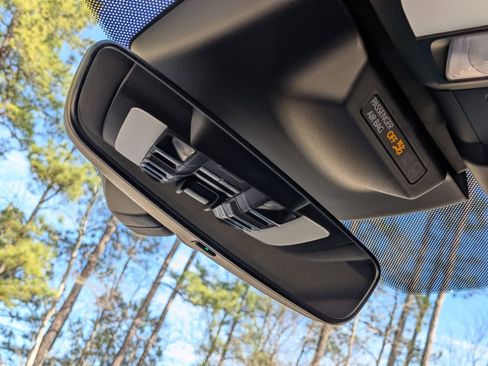 Certified 2025 Porsche Macan S AWD/4WD image 21