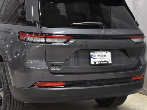 New 2025 Jeep Grand Cherokee Altitude w/ Trailer Tow Package image 9