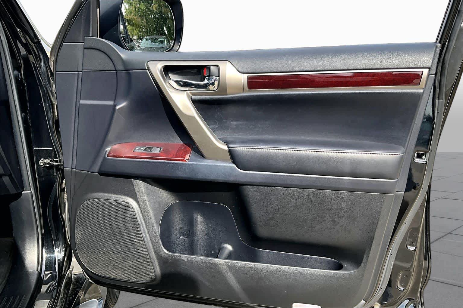 Used 2018 Lexus GX 460 Premium w/ Premium Package AWD/4WD image 21