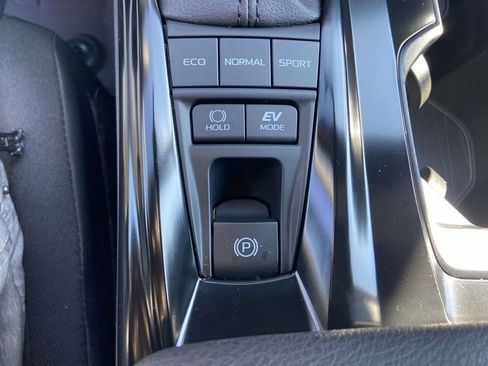 Used 2025 Toyota Camry LE image 25