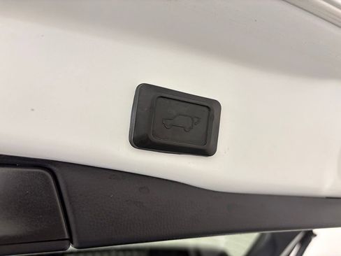 Used 2021 Toyota RAV4 XLE image 40