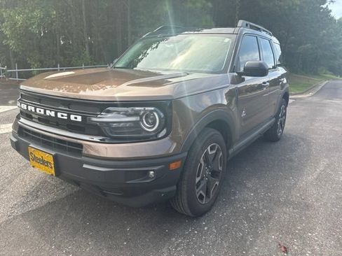 Used 2022 Ford Bronco Sport Outer Banks w/ Tech Package AWD/4WD image 2
