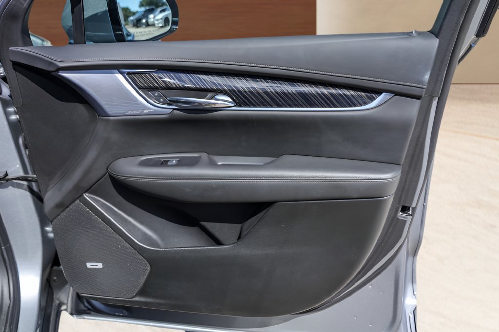 Certified 2025 Cadillac XT6 Premium Luxury FWD image 31