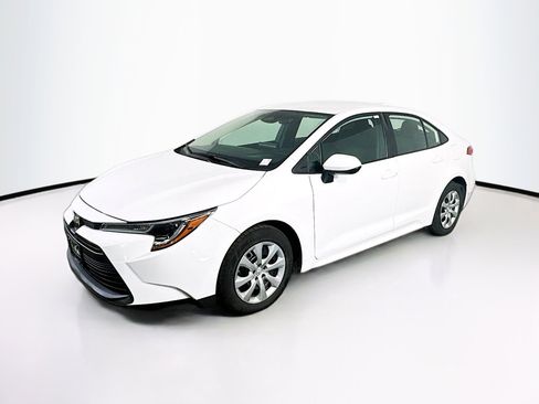 Used 2024 Toyota Corolla LE image 3