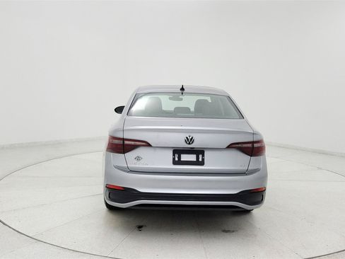 Used 2024 Volkswagen Jetta SE FWD image 4