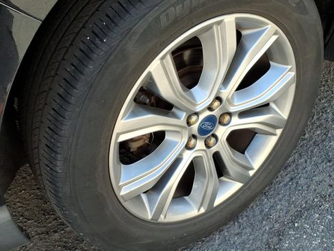 Certified 2019 Ford Edge Titanium w/ Cold Weather Package AWD/4WD image 6