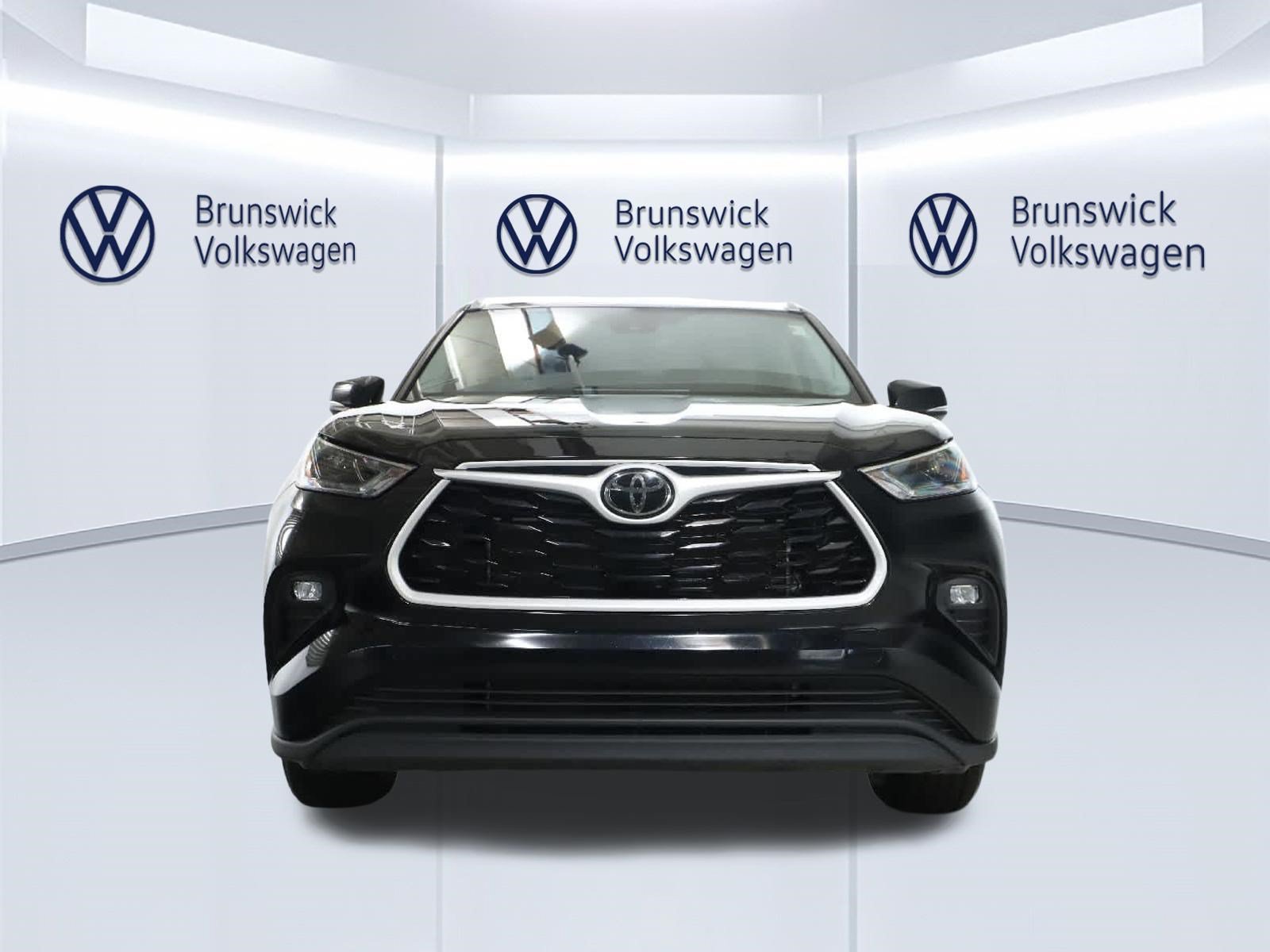 Used 2024 Toyota Highlander XLE AWD/4WD image 5