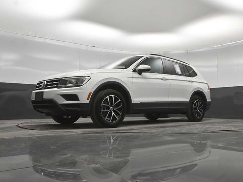 Used 2021 Volkswagen Tiguan SE w/ Panoramic Sunroof Package AWD/4WD image 32