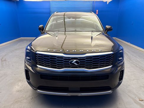 Used 2020 Kia Telluride EX AWD/4WD image 3