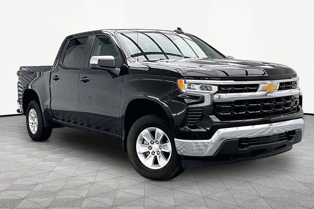 Used 2023 Chevrolet Silverado 1500 LT w/ Protection Package AWD/4WD image 12
