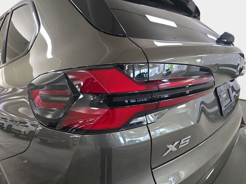 Used 2024 BMW X5 xDrive40i w/ M Sport Package AWD/4WD image 33