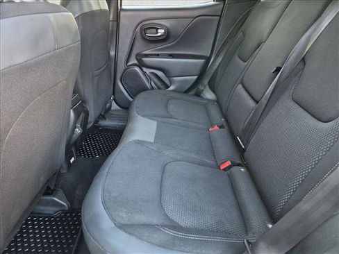 Used 2022 Jeep Renegade Latitude w/ Convenience Group AWD/4WD image 18