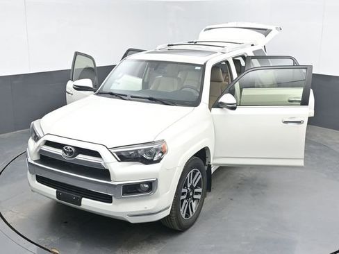 Used 2018 Toyota 4Runner Limited AWD/4WD image 50