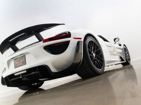 Used 2015 Porsche 918 Spyder image 9