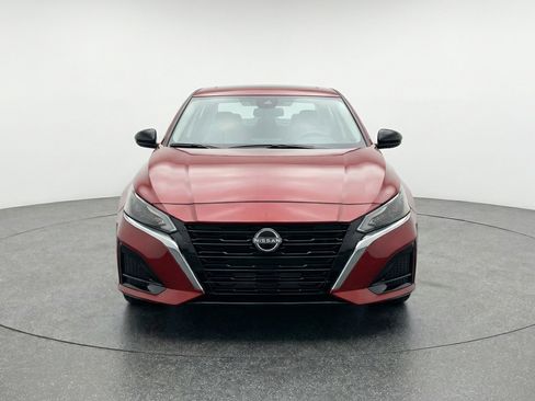 Used 2025 Nissan Altima 2.5 SV image 2