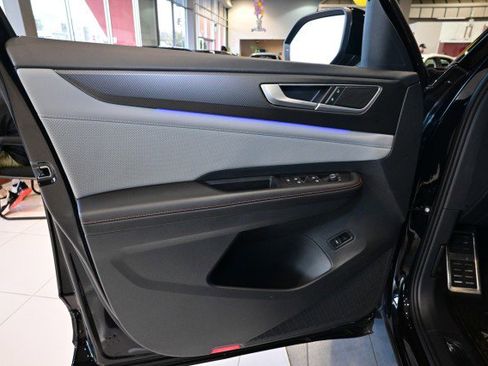 Used 2024 Volkswagen Atlas Peak Edition SE image 15