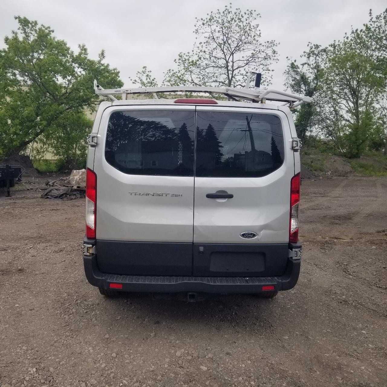 Used 2016 Ford Transit 250 130 Low Roof RWD image 4