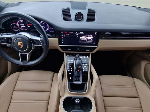 Used 2023 Porsche Cayenne image 9