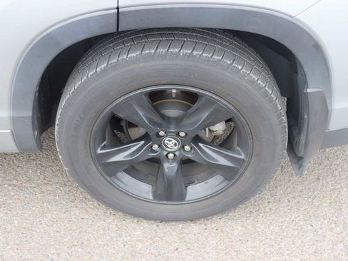 Used 2018 Toyota Highlander Limited Platinum image 9