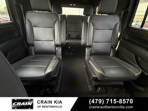 Used 2023 Chevrolet Suburban Premier image 31