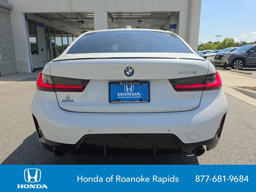 Used 2023 BMW 330i Sedan w/ M Sport Package RWD image 4