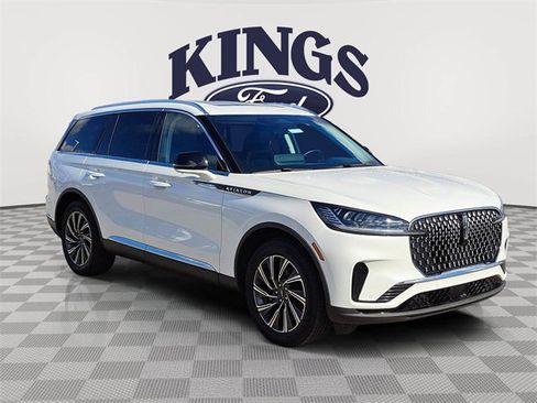 Used 2025 Lincoln Aviator AWD image 7